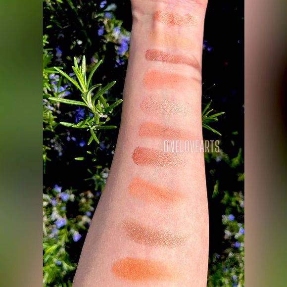 Beauty Treats Golden Glow Shimmer and Matte Palette - Picture 3 of 4